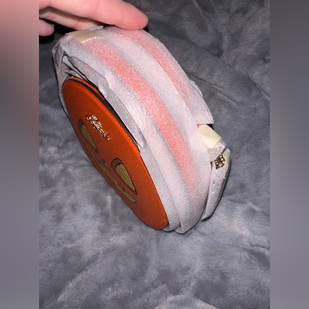 Coach pumpkin crossbody purse - Picture 3 of 7